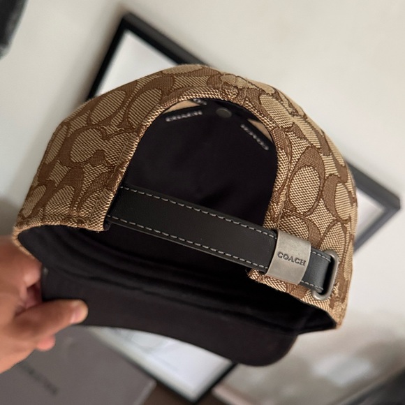 Coach hat - Picture 2 of 3